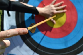 Erklärung Pfeile ziehen_eine Hand an Scheibe_Finger_an_Nocke_DSC_0291