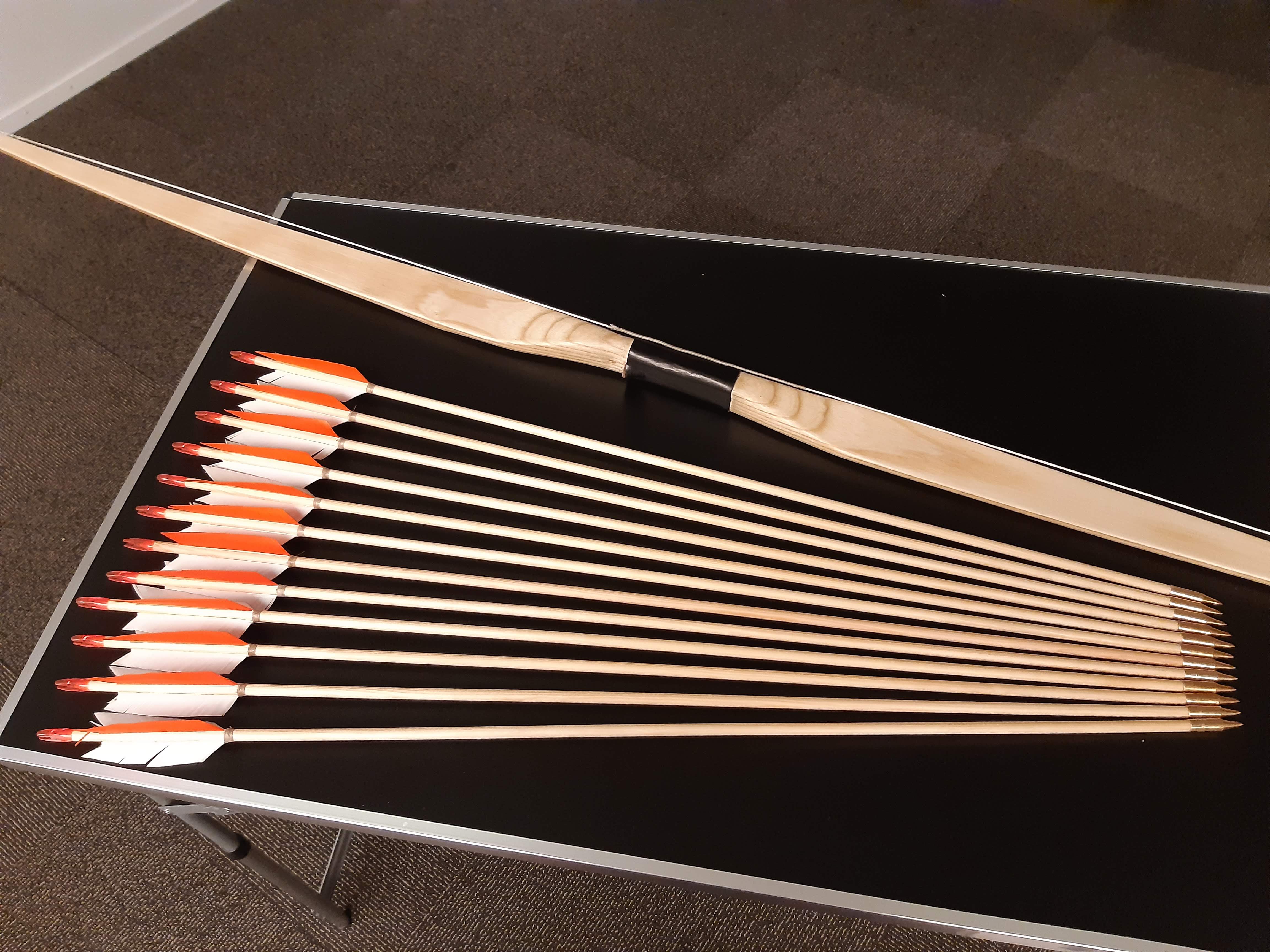 Foto Langbogen und Pfeile